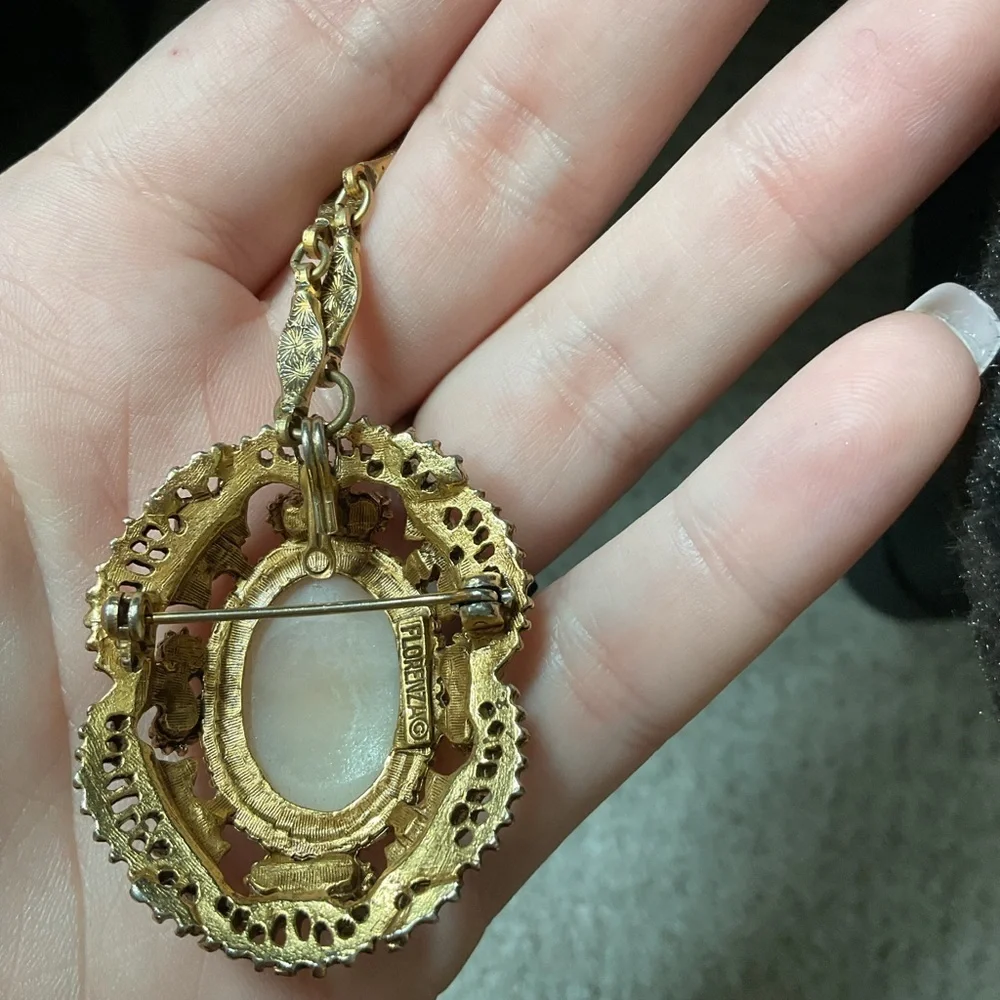 Vintage Signed Florenza Gold Tone Faux Pearl Cameo Necklace